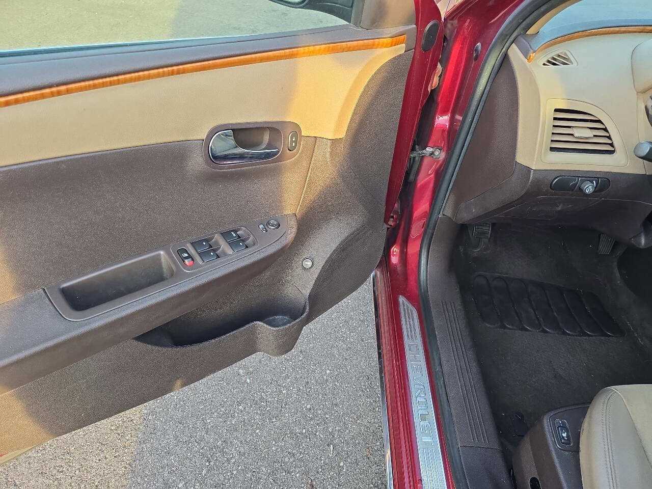 Used 2010 Chevrolet Malibu LT w/ HFV6 Engine Package image 17