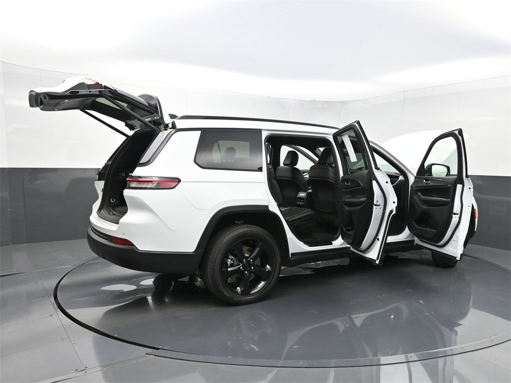 Used 2023 Jeep Grand Cherokee L Laredo image 42