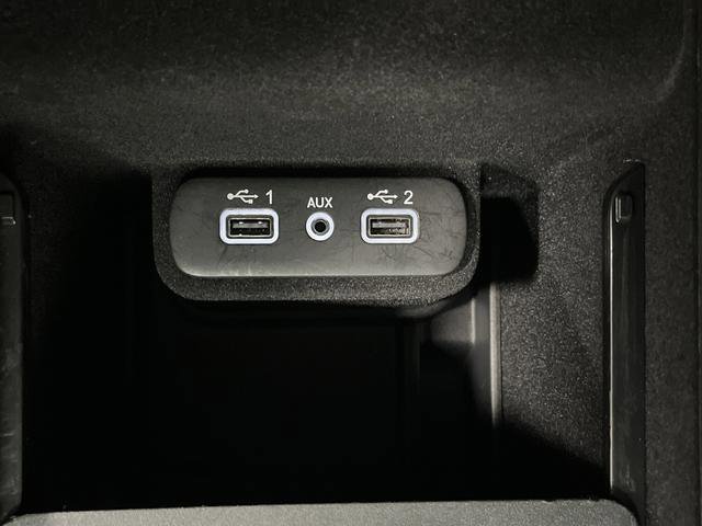 Used 2023 Chrysler 300 Touring w/ Sport Appearance Package image 20