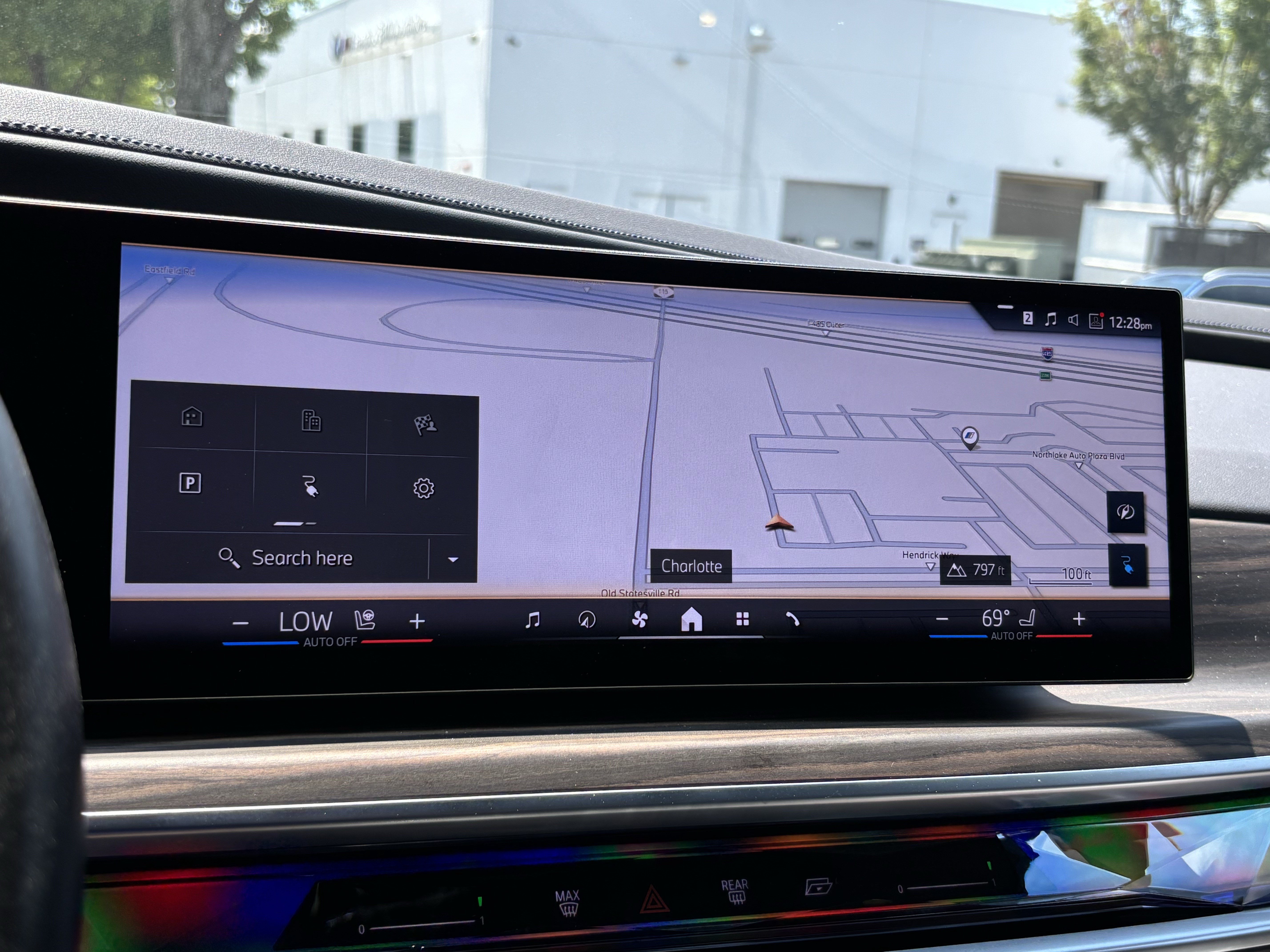 Certified 2023 BMW i7 xDrive60 AWD/4WD image 24
