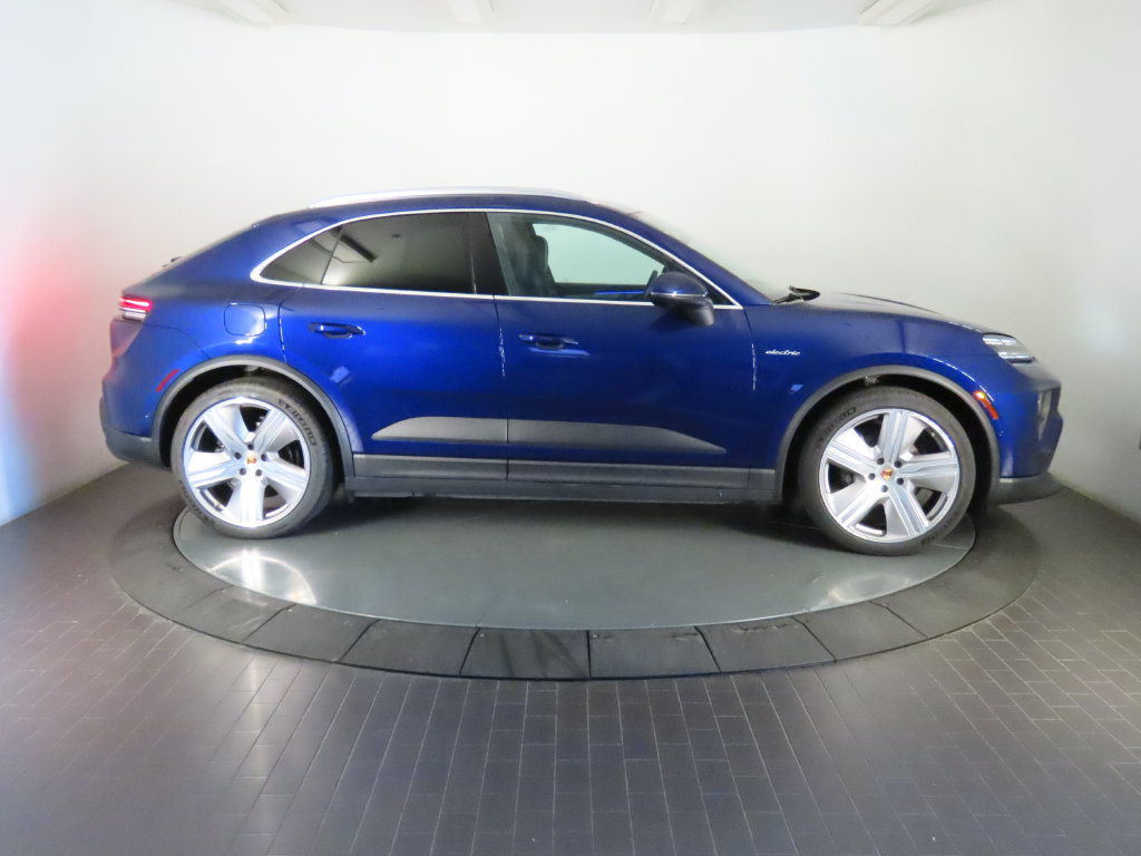 Certified 2024 Porsche Macan 4 Electric AWD/4WD image 8