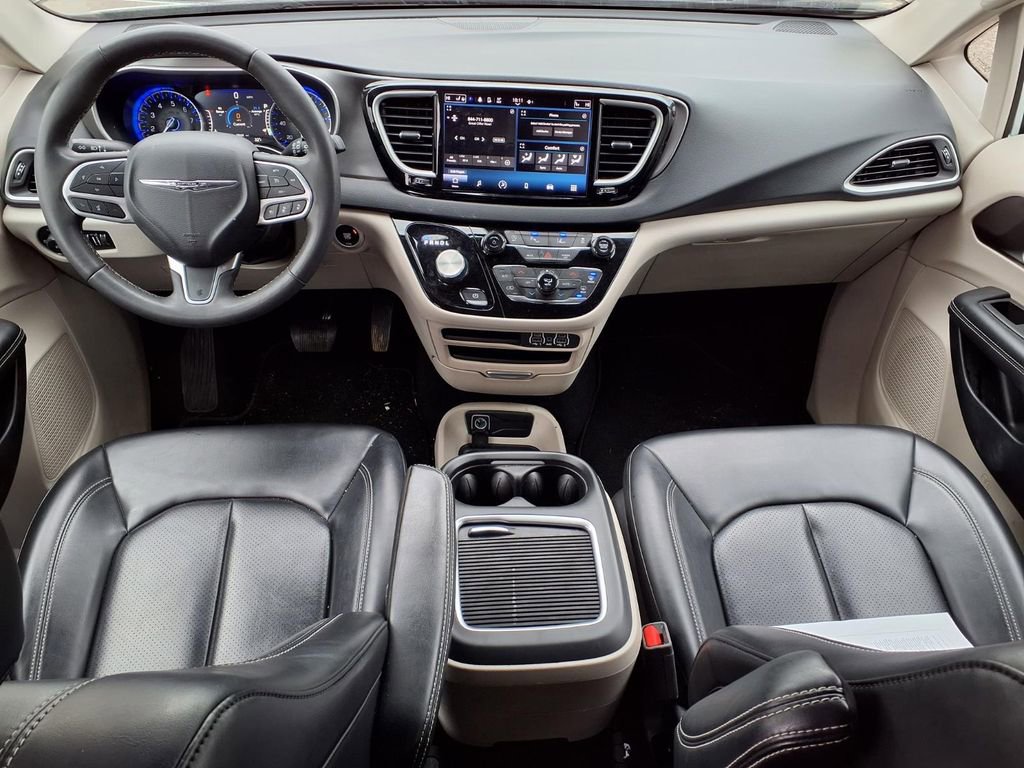 Used 2023 Chrysler Pacifica Touring-L image 13
