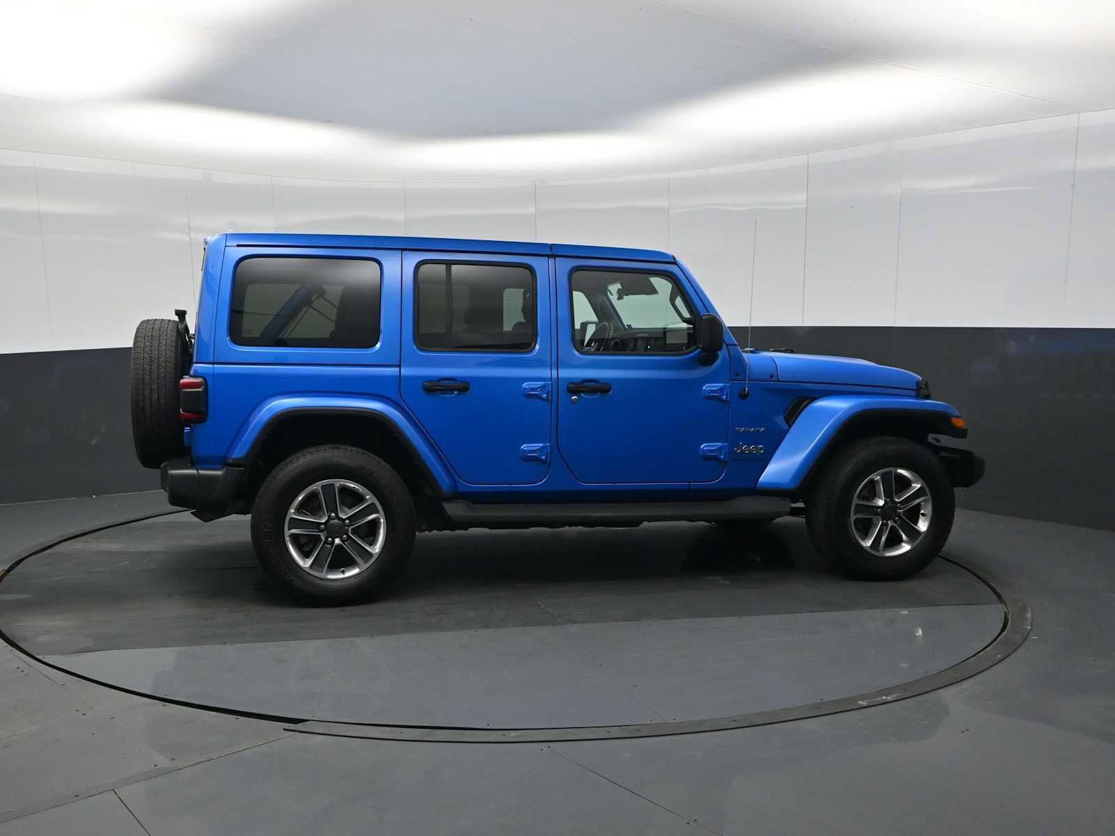 Used 2023 Jeep Wrangler Sahara w/ Safety Group image 9