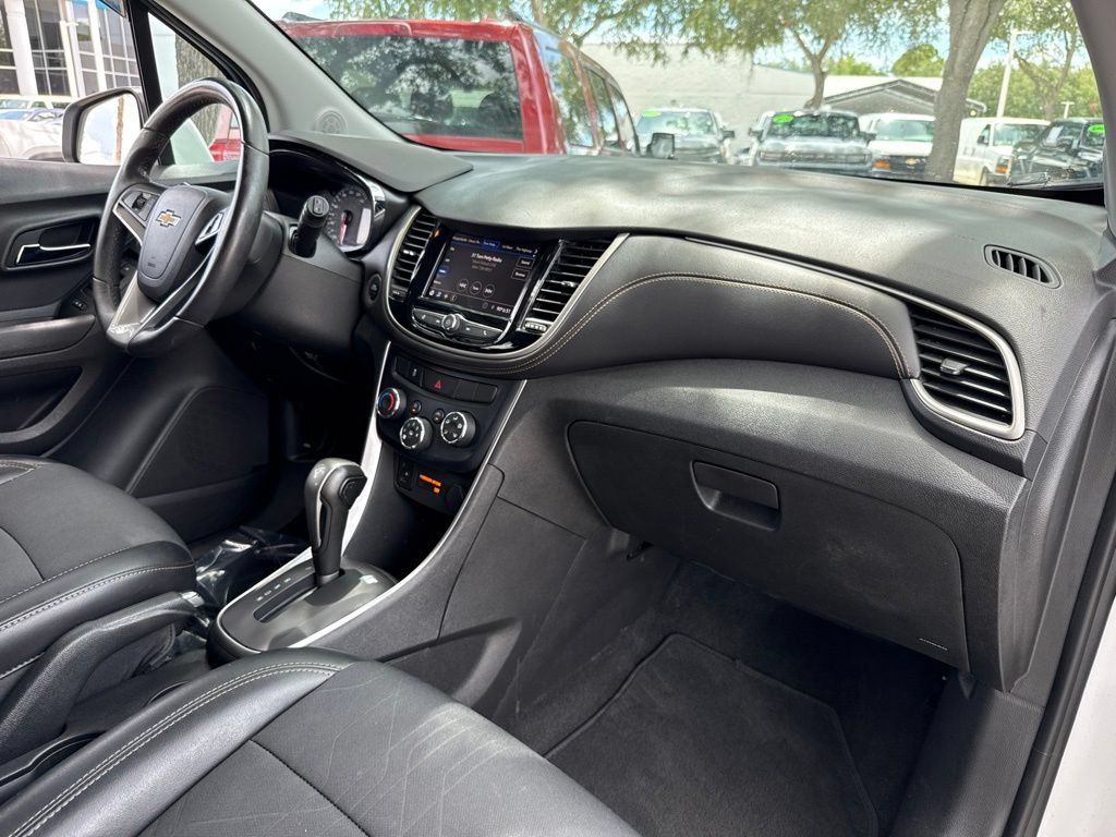Used 2020 Chevrolet Trax LT w/ Driver Confidence Package AWD/4WD image 20