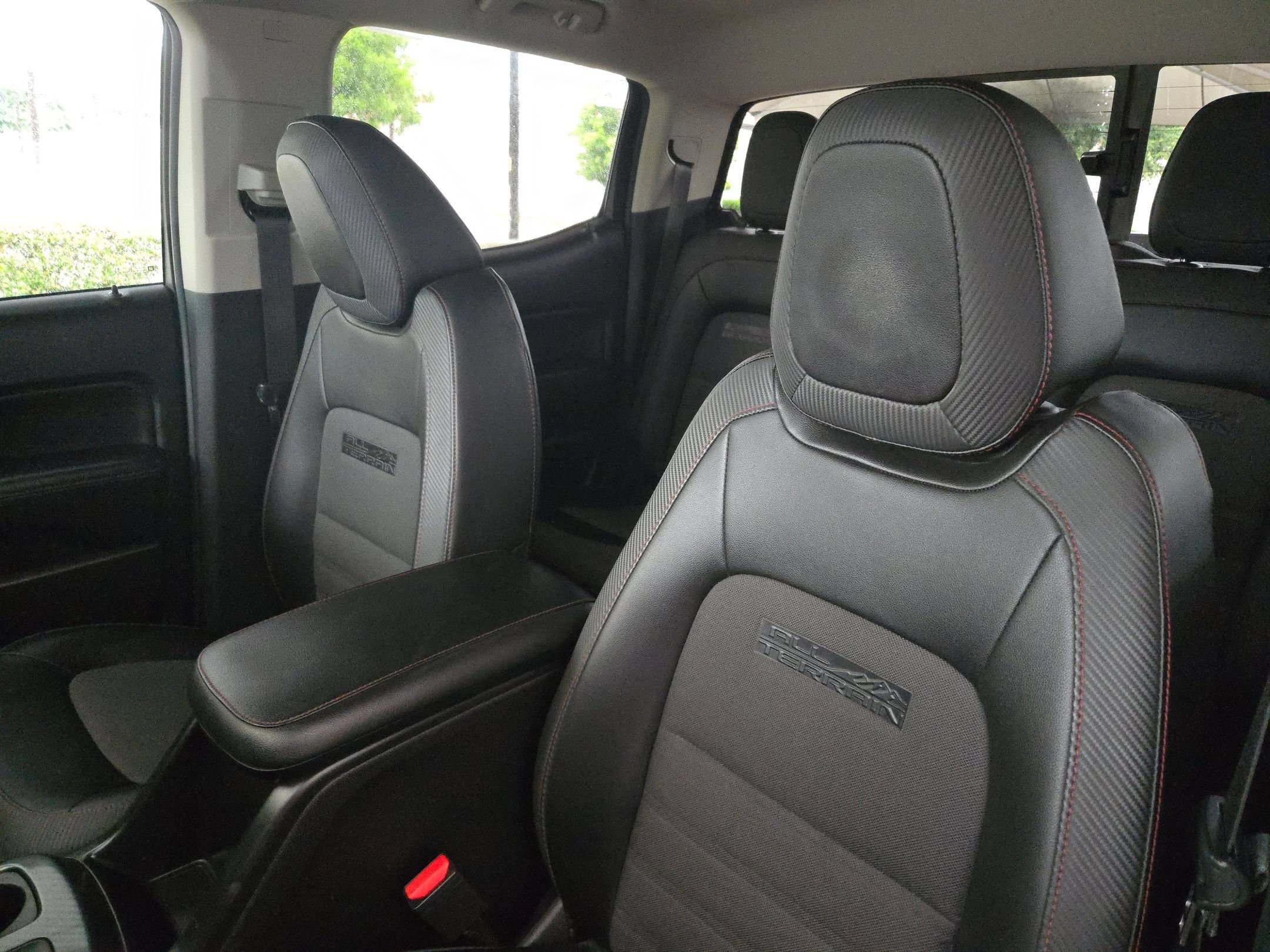 Used 2016 GMC Canyon SLE w/ All Terrain Package AWD/4WD image 9