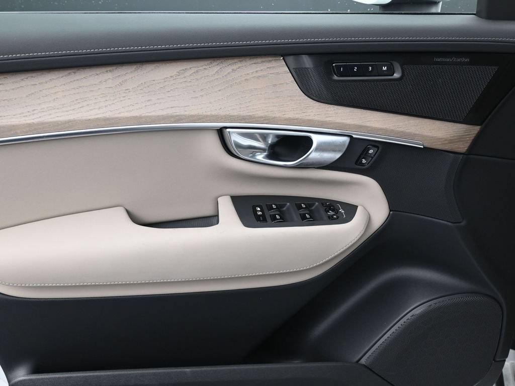 New 2026 Volvo XC90 T8 Plus w/ Protection Package Premier AWD/4WD image 10