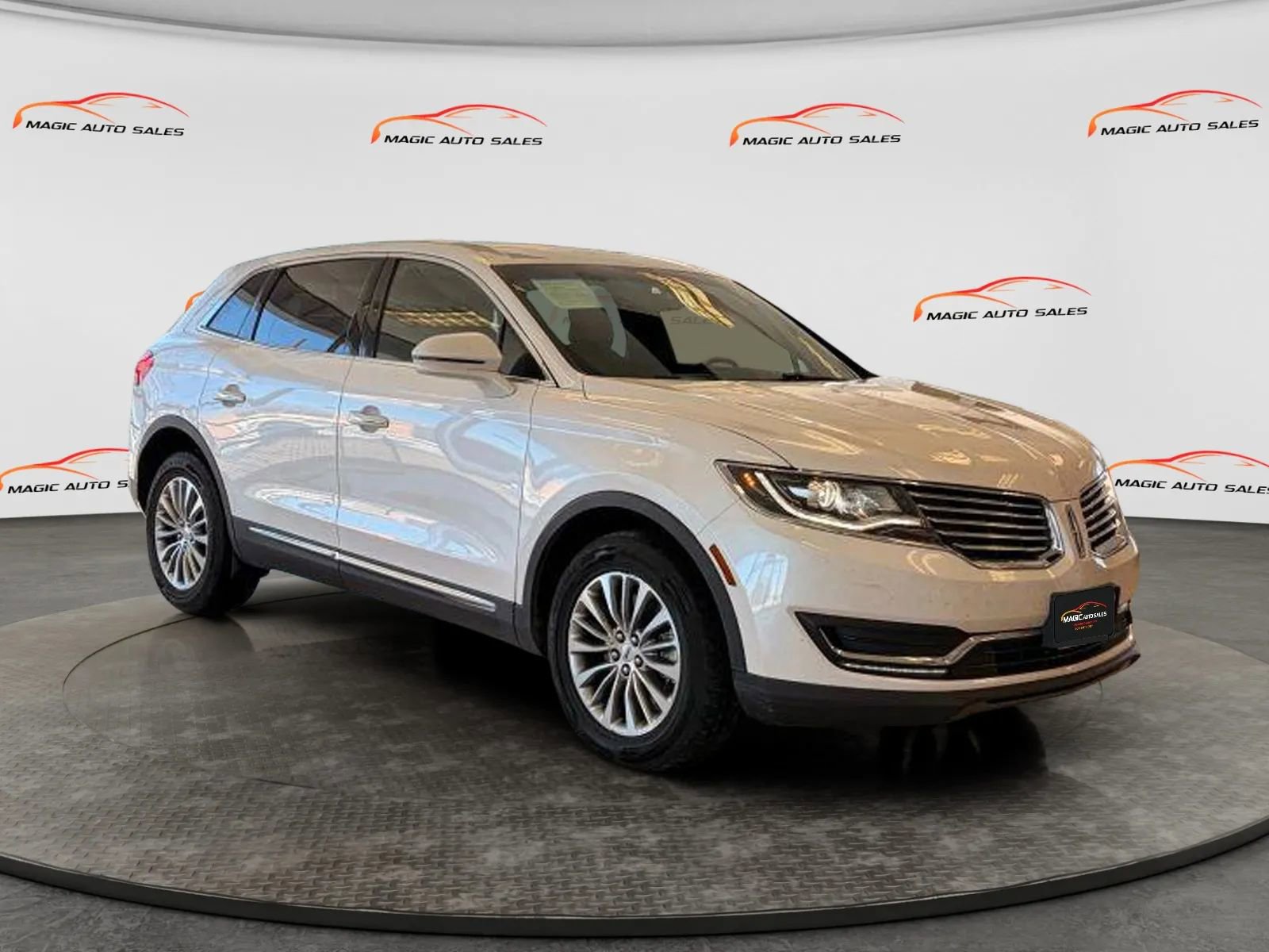 Used 2017 Lincoln MKX Select w/ Select Plus Package image 4