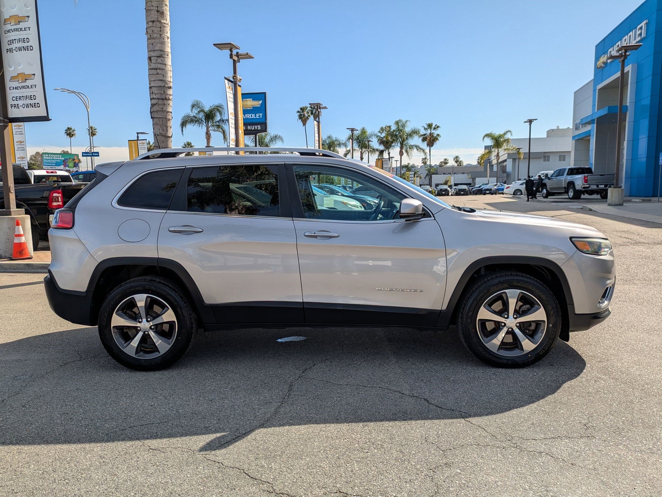 Used 2019 Jeep Cherokee Limited image 4