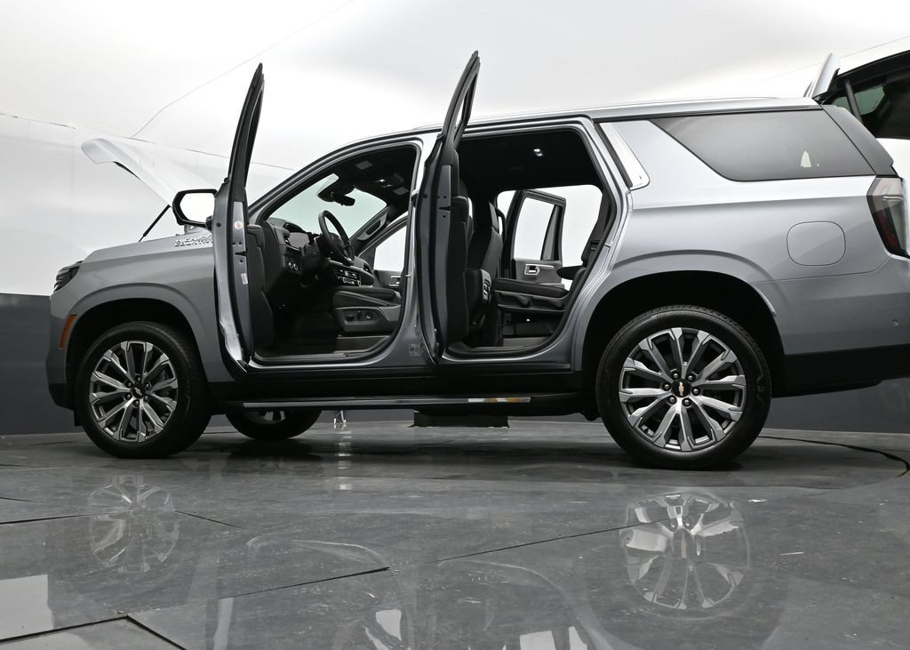 Used 2025 Chevrolet Tahoe High Country AWD/4WD image 40