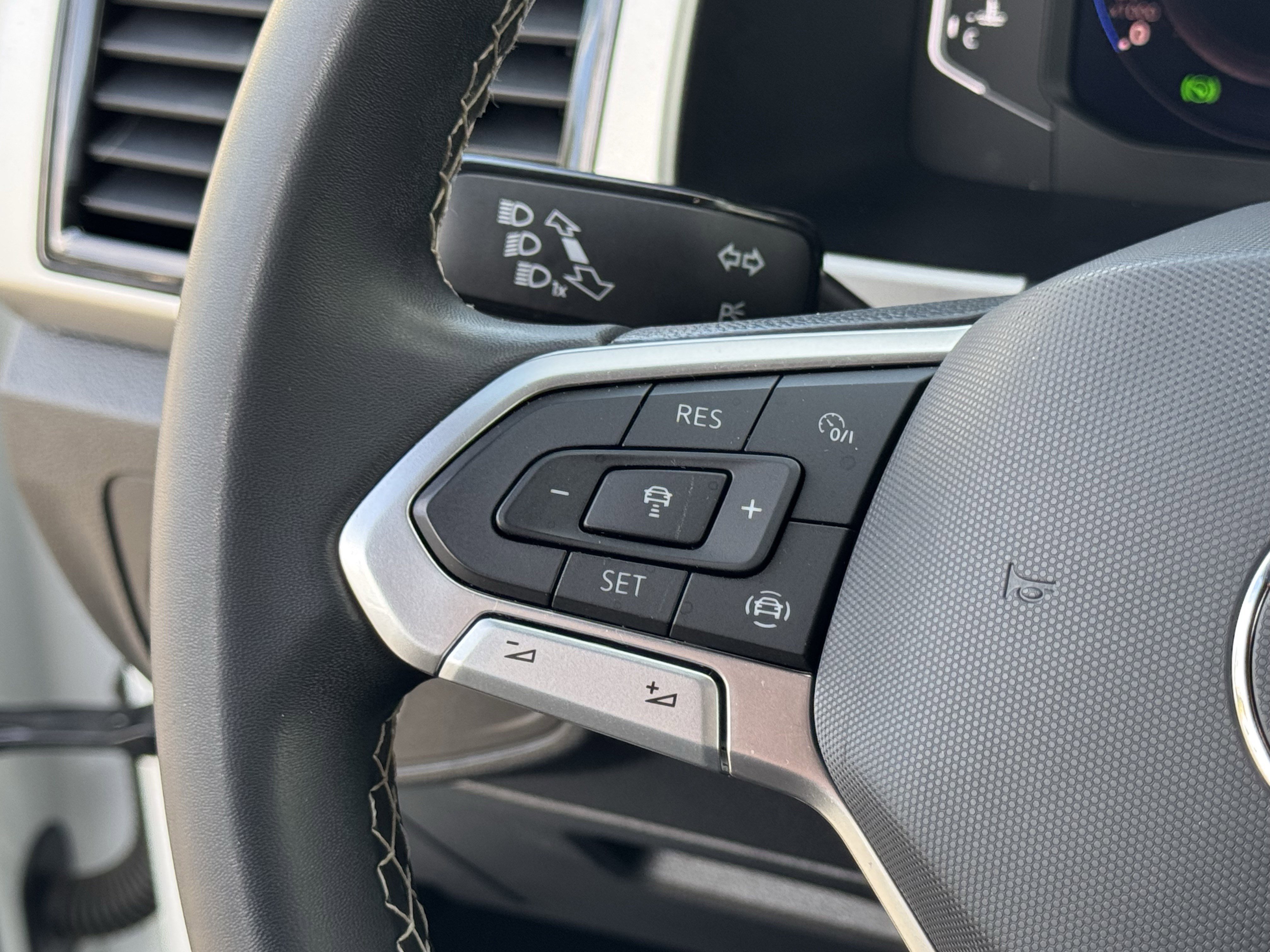 Certified 2023 Volkswagen Atlas Cross Sport SE w/ Black Wheel Package image 21