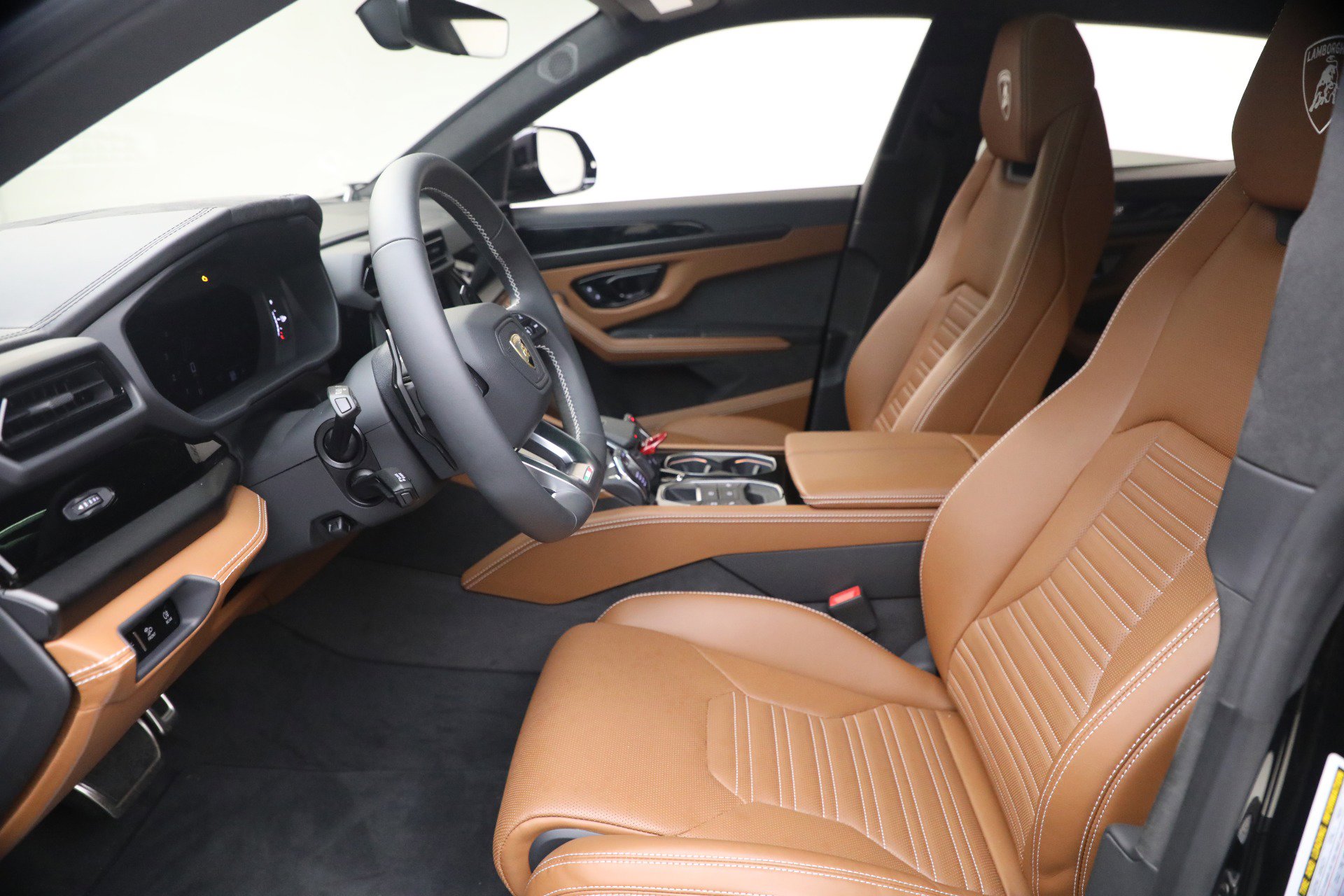 Used 2025 Lamborghini Urus SE AWD/4WD image 13