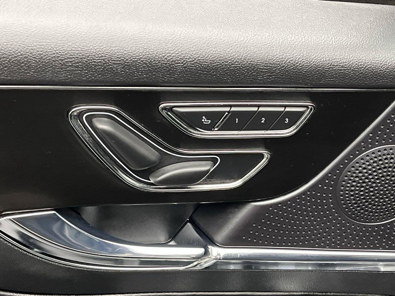 Used 2023 Lincoln Corsair AWD w/ Towing Package image 11