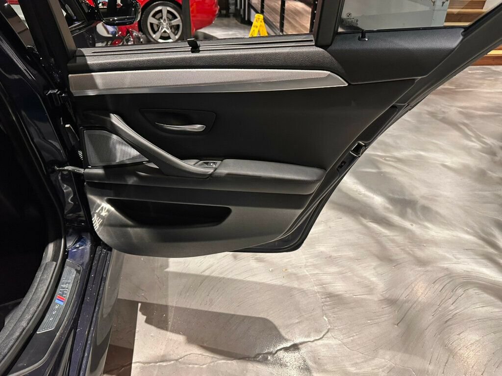 Used 2013 BMW M5 RWD image 21