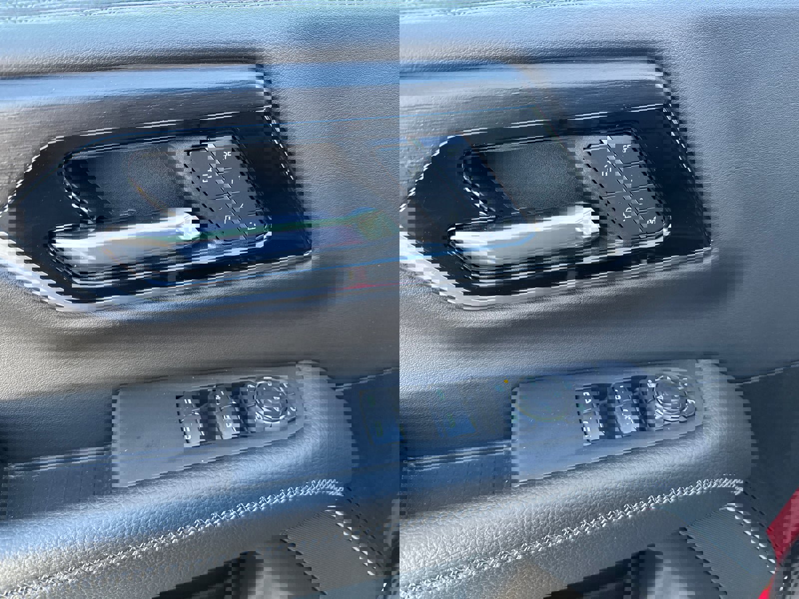 Certified 2025 GMC Yukon Denali image 30