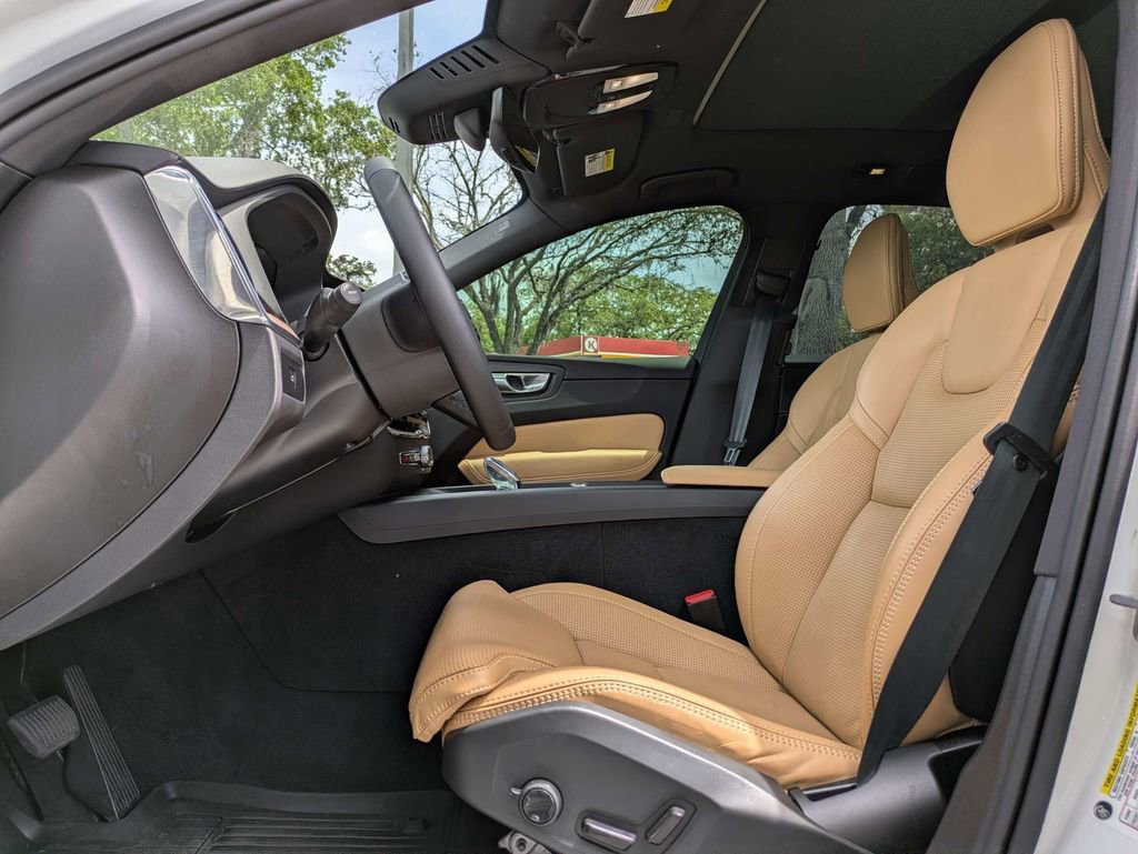 Used 2024 Volvo XC60 B5 Ultimate w/ Protection Package Premier AWD/4WD image 2