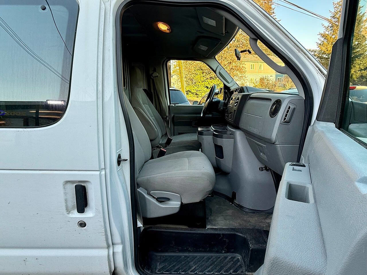Used 2011 Ford E-250 and Econoline 250 w/ PWR Group RWD image 11
