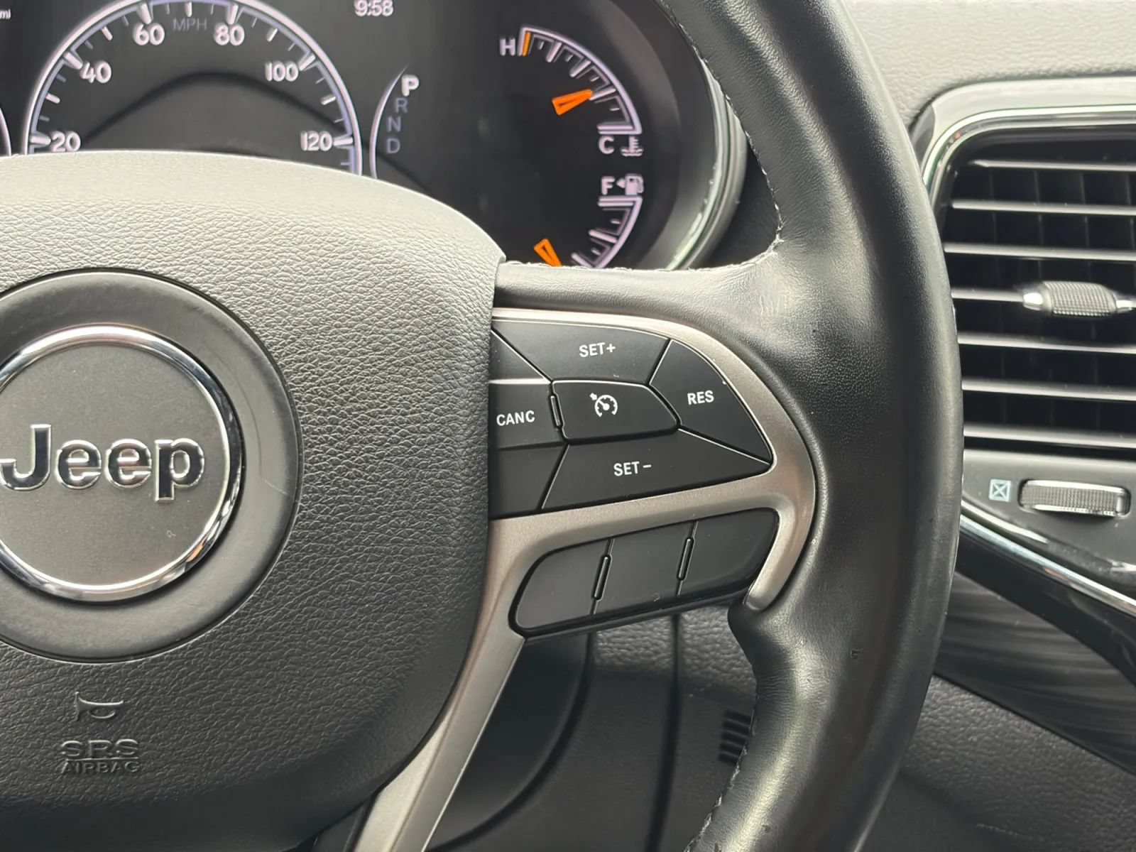 Used 2021 Jeep Grand Cherokee Laredo X AWD/4WD image 31