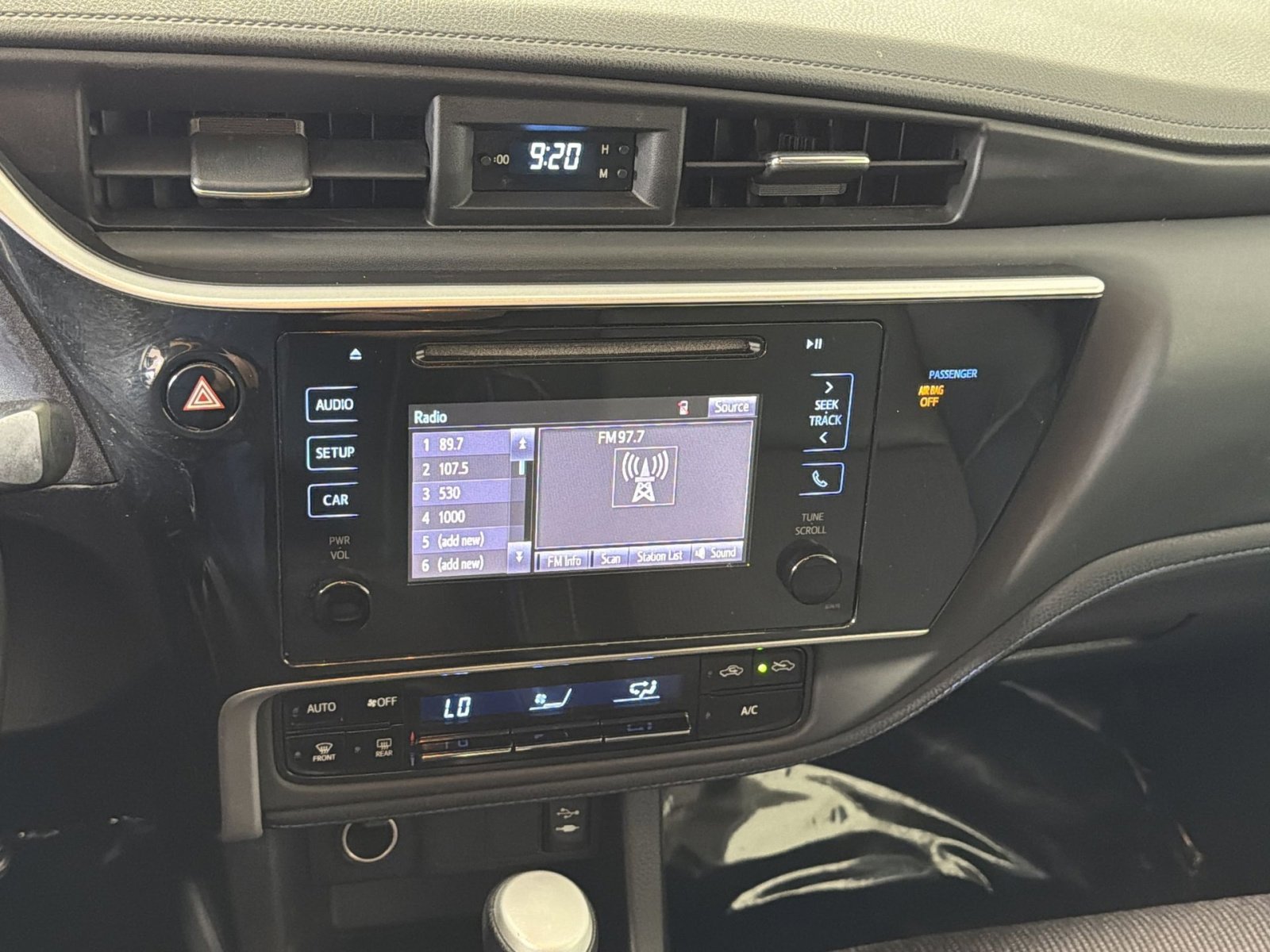 Used 2019 Toyota Corolla SE w/ Carpet Mat Package (TMS) image 18