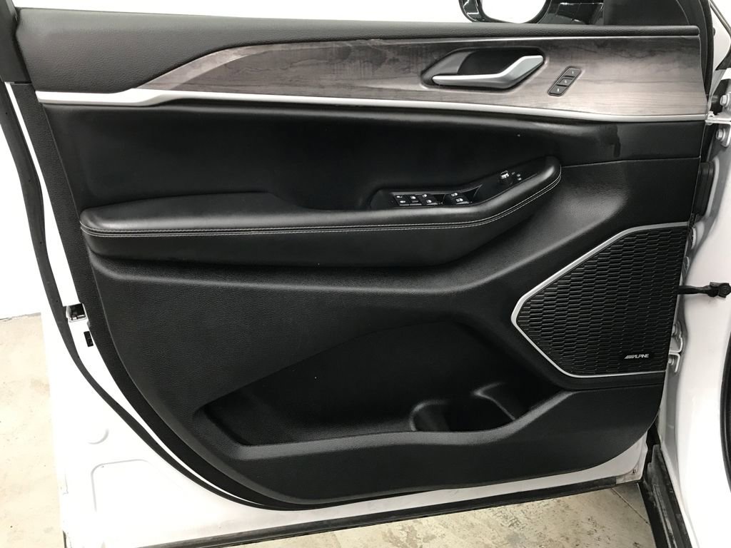 Used 2024 Jeep Grand Cherokee Limited 4xe image 10