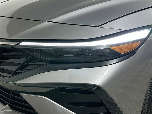 Certified 2025 Hyundai Elantra SEL image 28