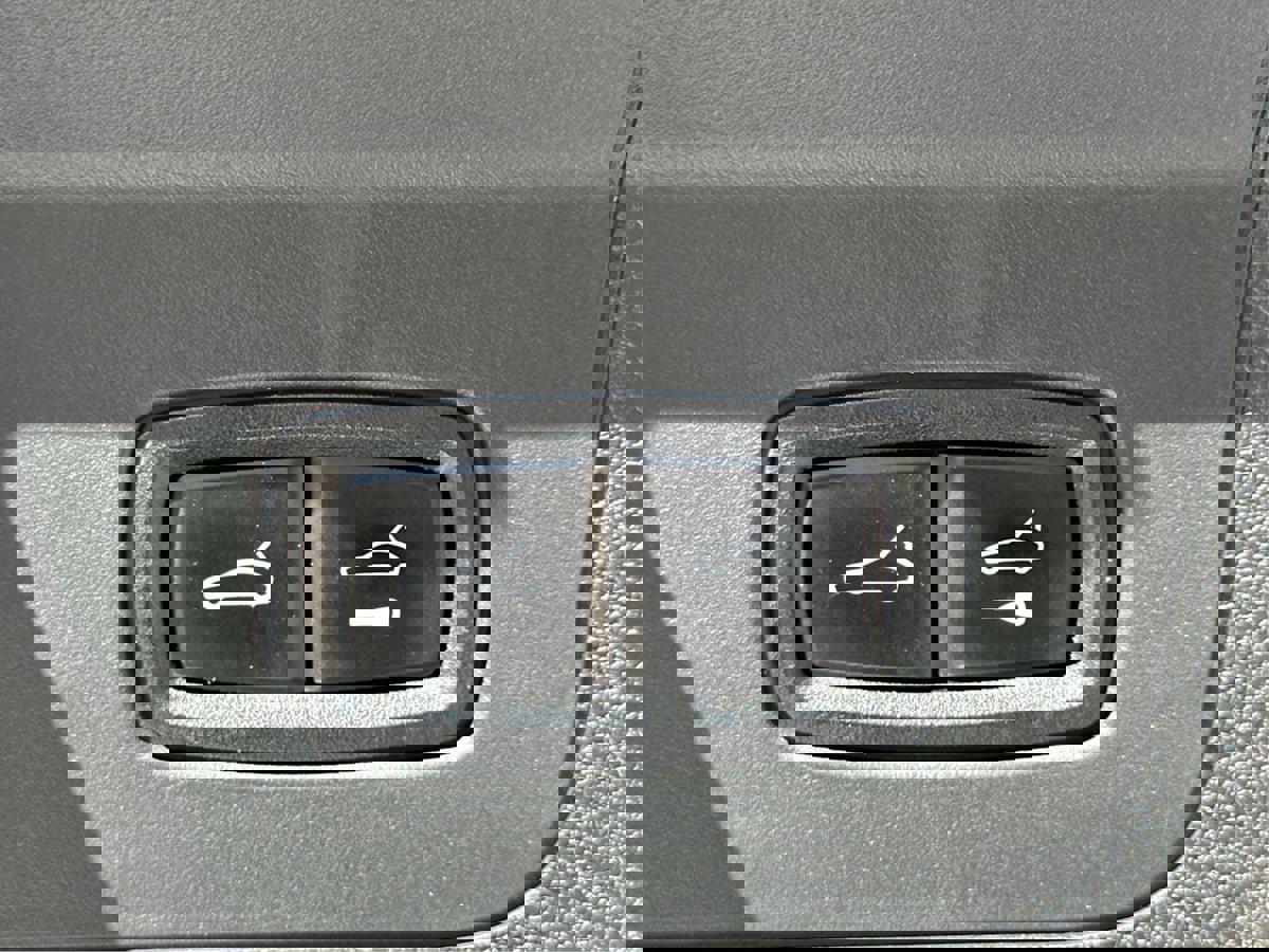 Used 2019 Porsche Panamera 4S image 25