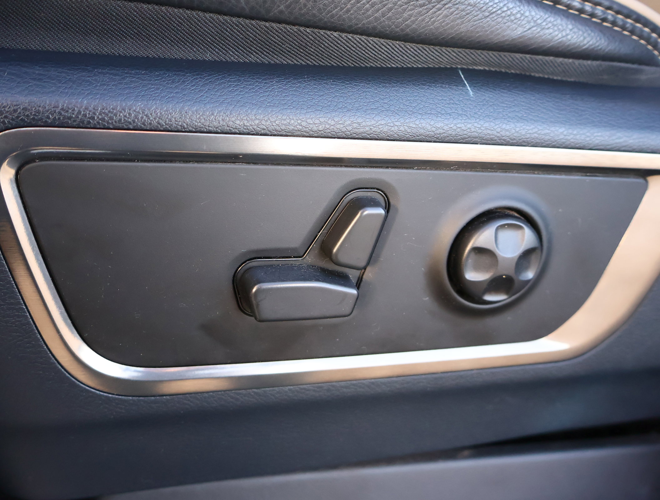 Used 2019 RAM 1500 Limited image 11