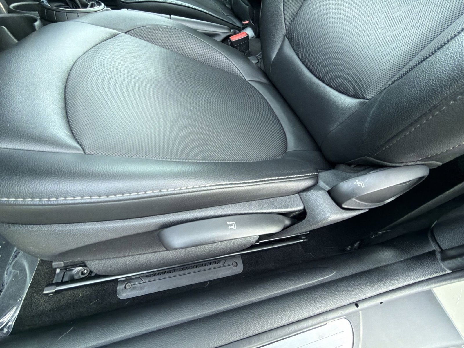 Used 2014 MINI Cooper 2-Door Hardtop image 14