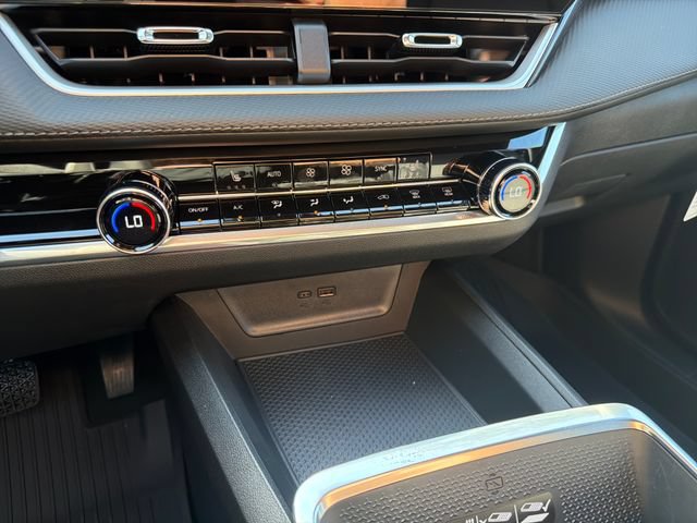 New 2027 Chevrolet Equinox LT w/ Convenience Package II FWD image 23