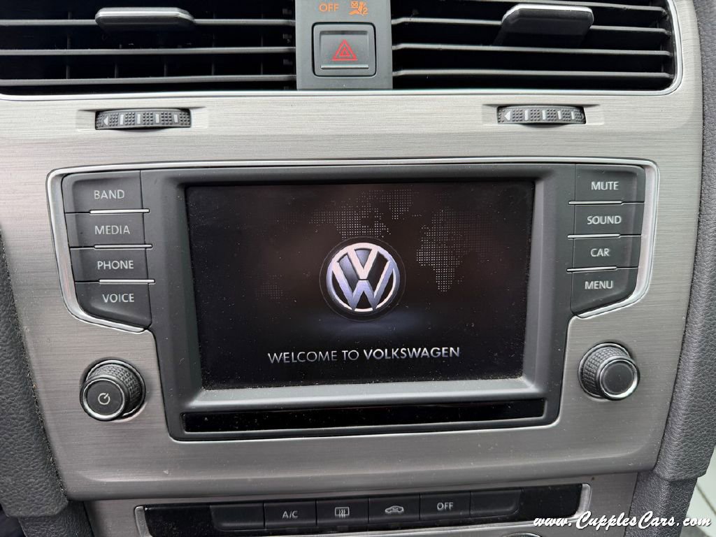 Used 2016 Volkswagen Golf S image 24