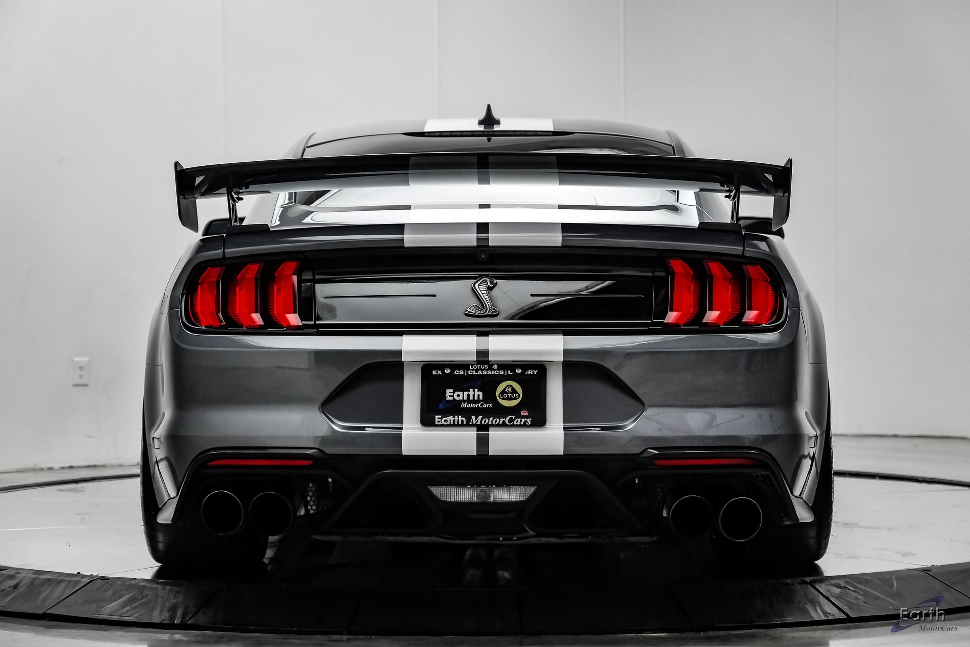 Used 2021 Ford Mustang Shelby GT500 w/ Carbon Fiber Track Pack RWD image 15