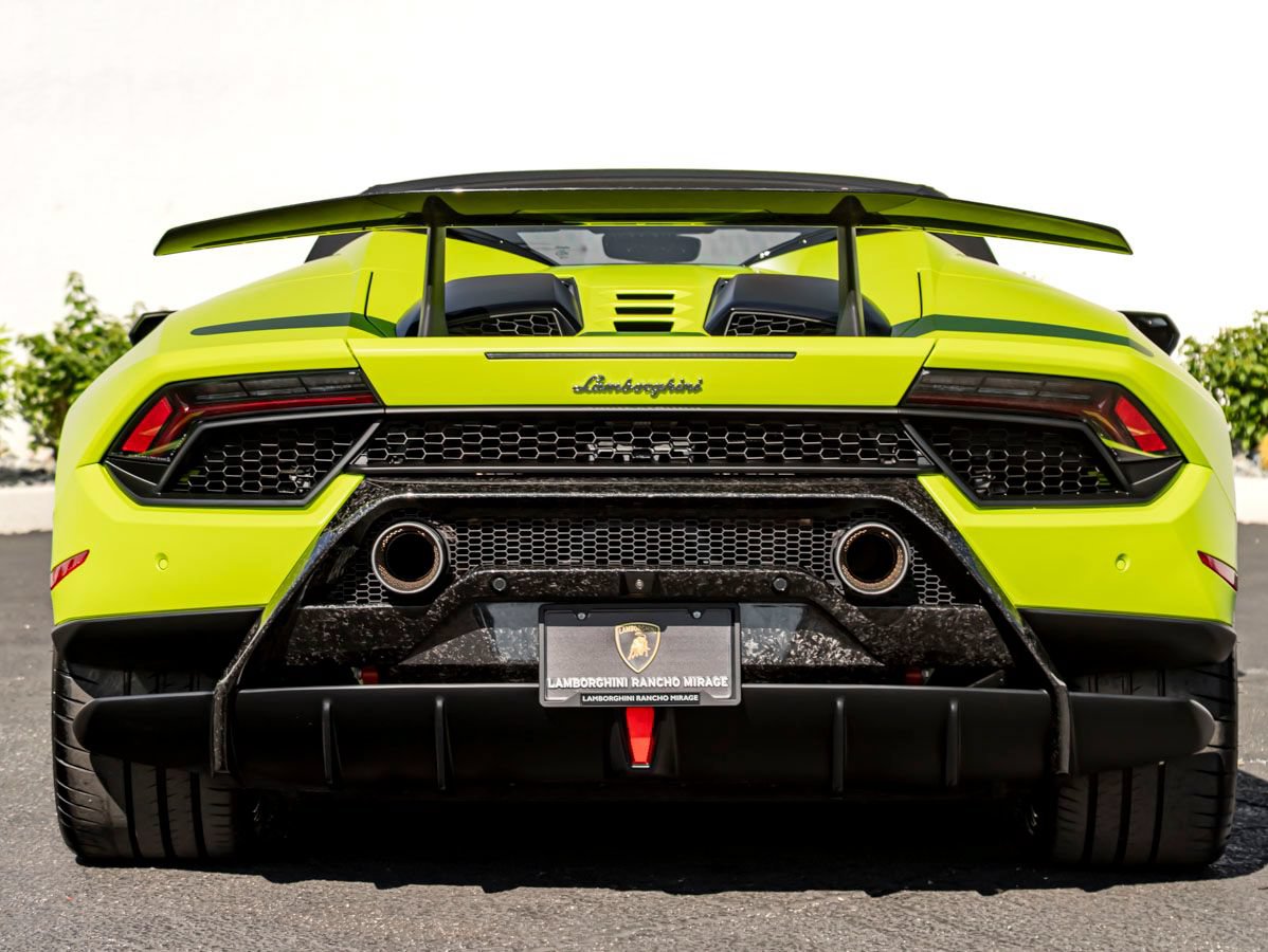 Used 2019 Lamborghini Huracan Performante AWD/4WD image 10