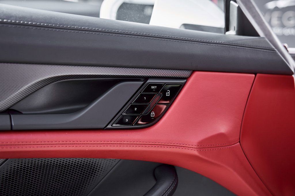 Used 2020 Porsche Taycan Turbo image 34