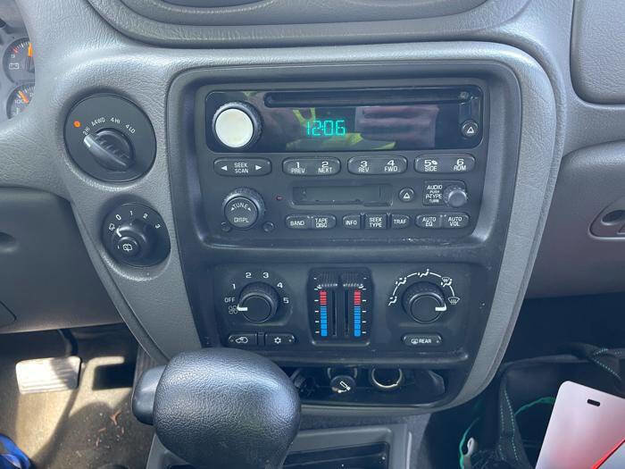 Used 2004 Chevrolet TrailBlazer LT image 36