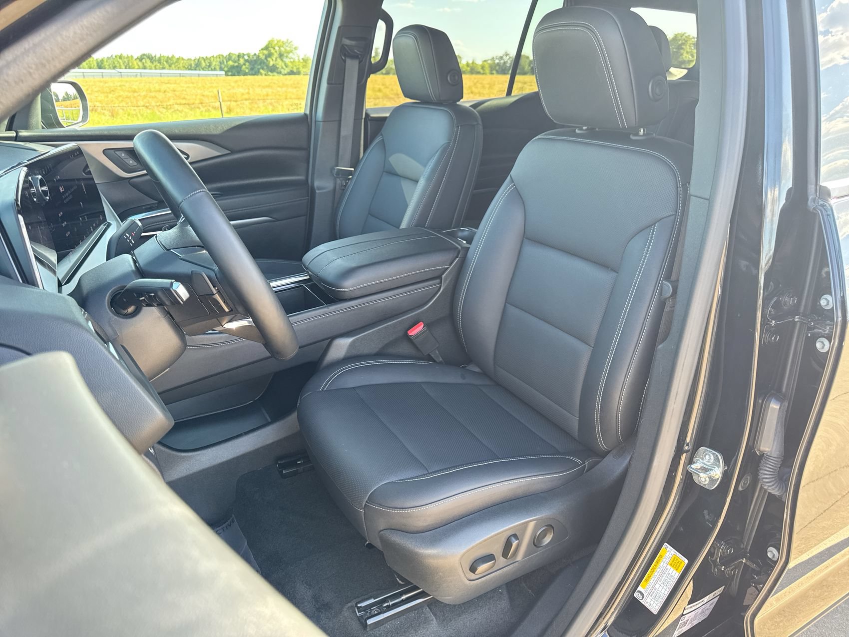 Used 2026 Chevrolet Traverse LT AWD/4WD image 11