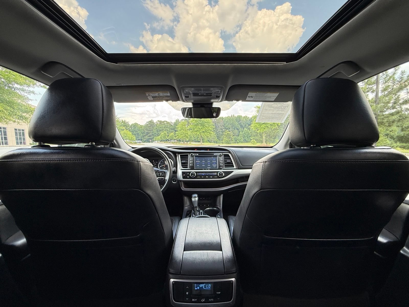 Used 2019 Toyota Highlander XLE AWD/4WD image 34