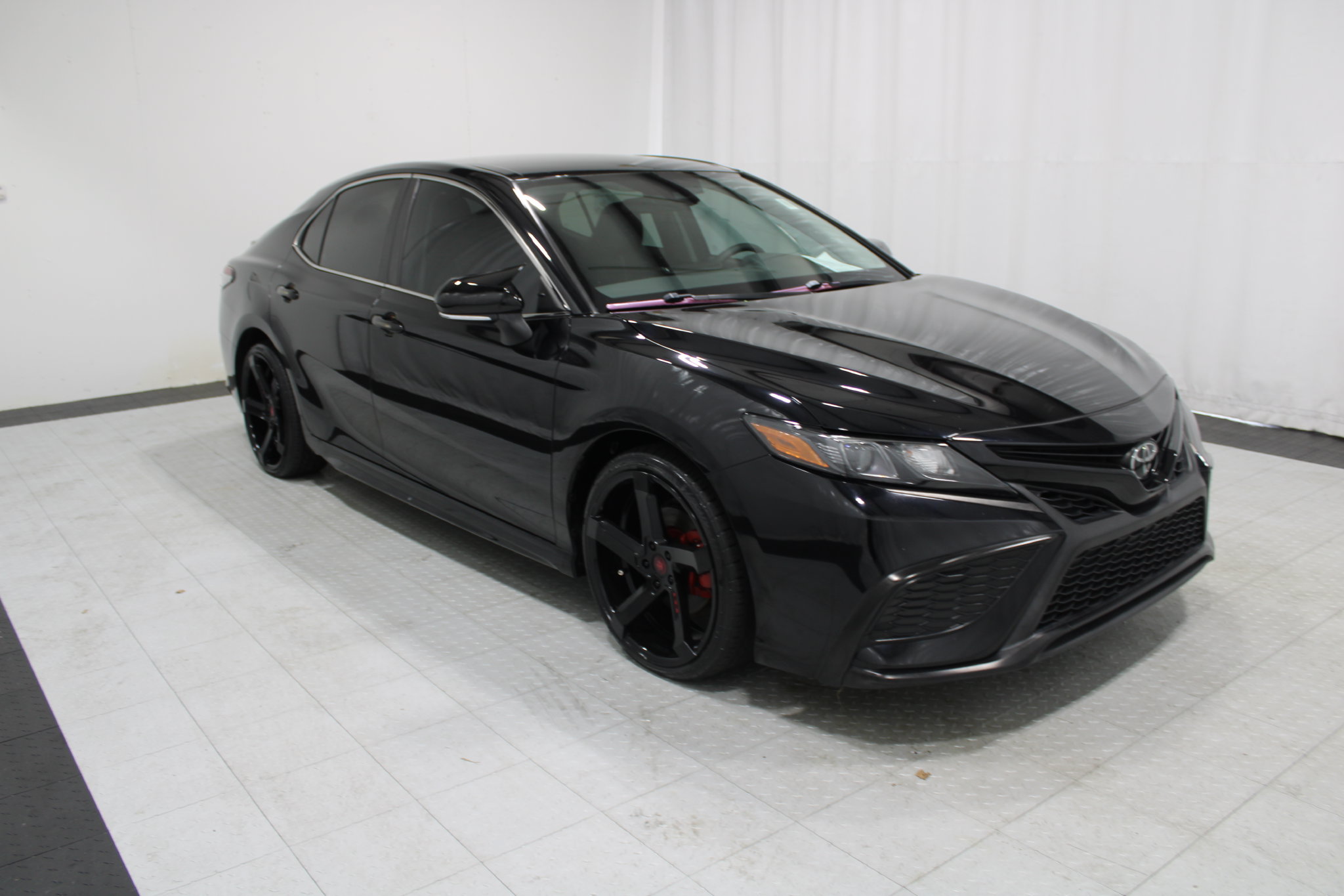 Used 2024 Toyota Camry SE FWD image 4