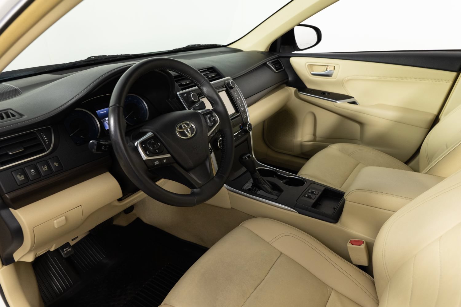 Used 2017 Toyota Camry XLE w/ Advanced Technology Package FWD image 14