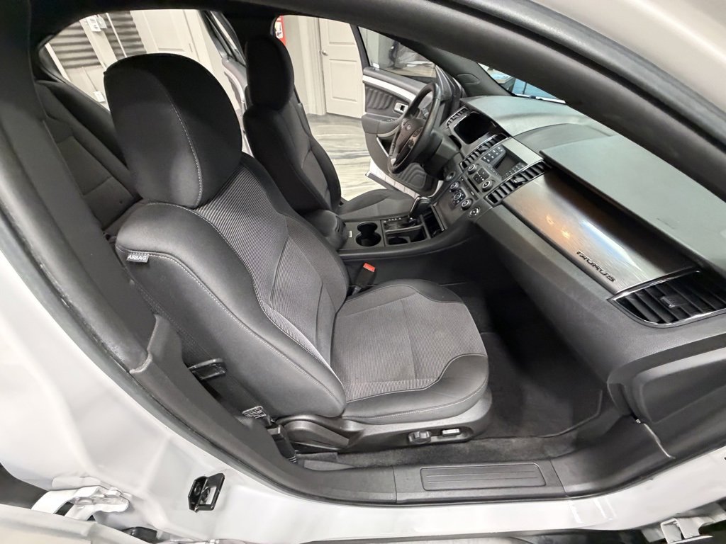 Used 2018 Ford Taurus SEL image 36