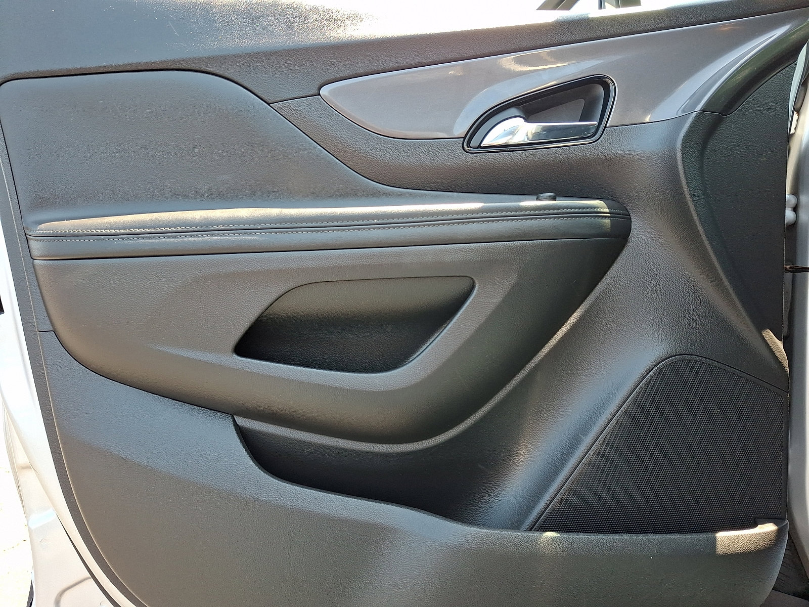 Used 2019 Buick Encore Preferred AWD/4WD image 12