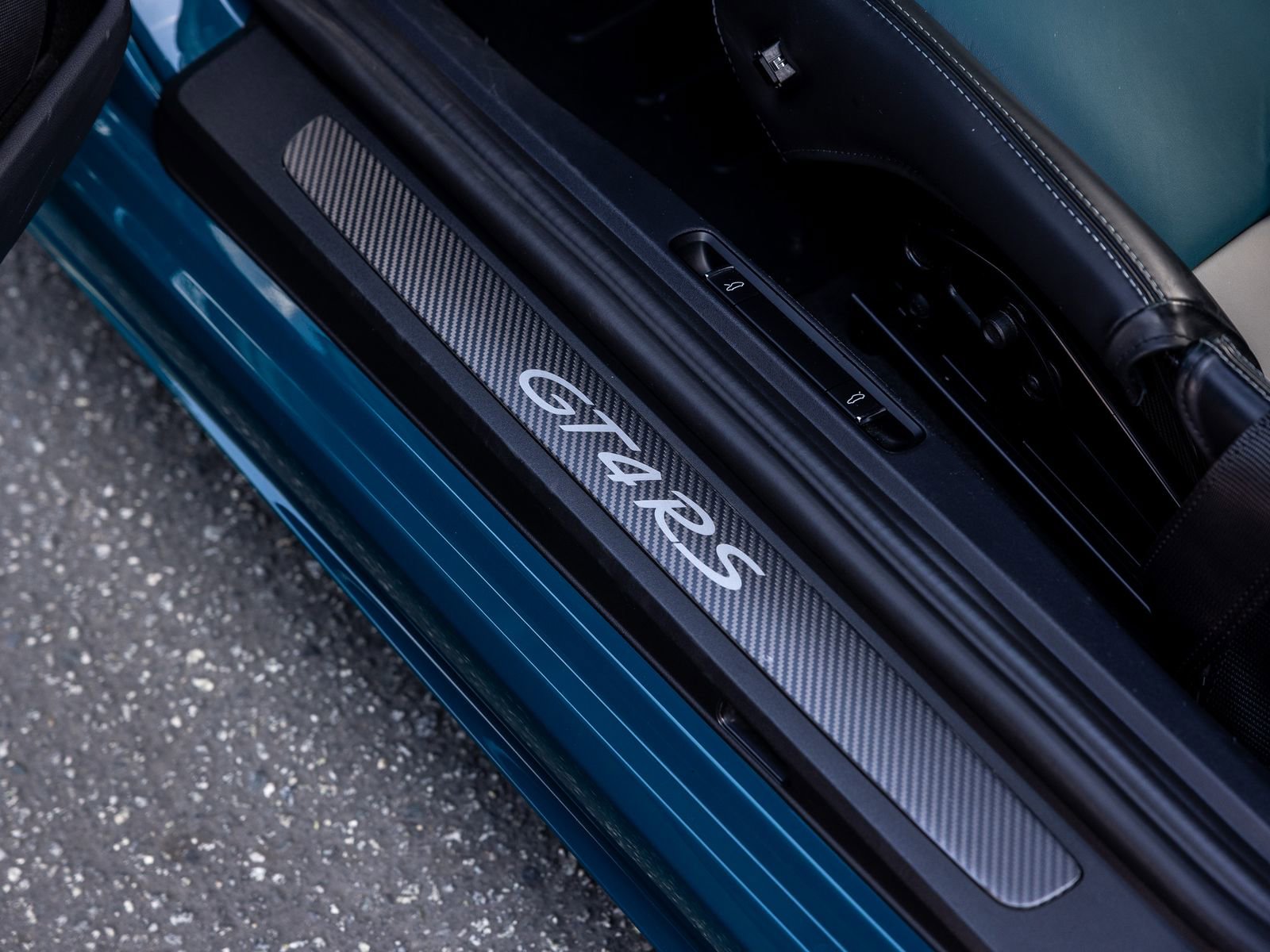 Used 2023 Porsche 718 Cayman GT4 RS RWD image 34