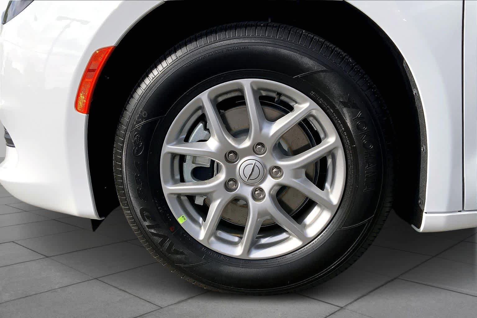 New 2026 Chrysler Voyager LX FWD image 8