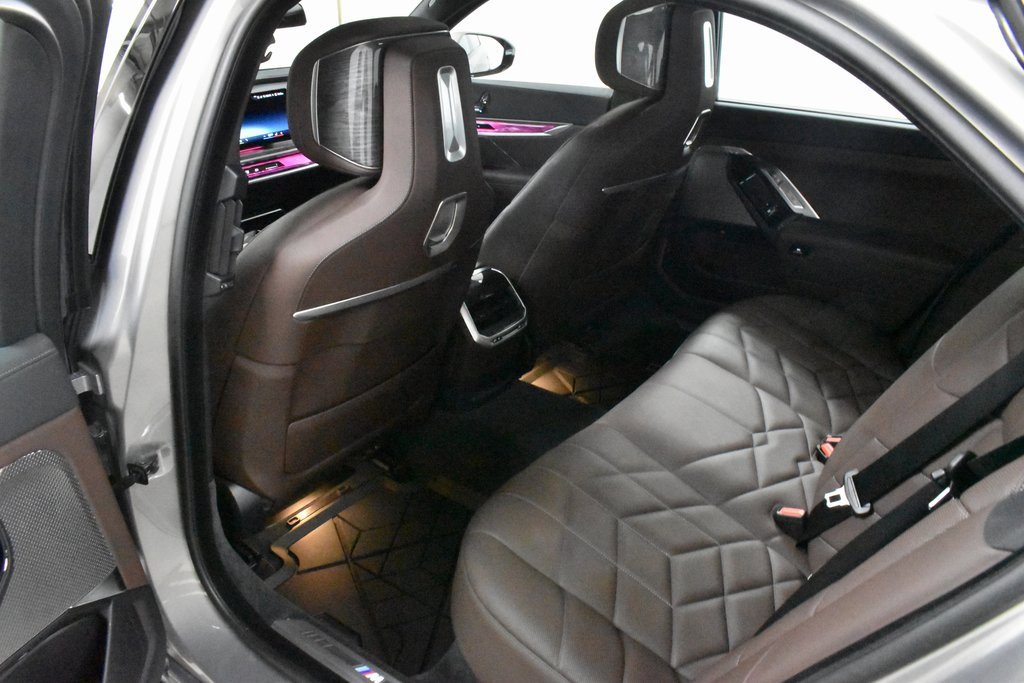 Used 2024 BMW 760i xDrive w/ Executive Package image 14