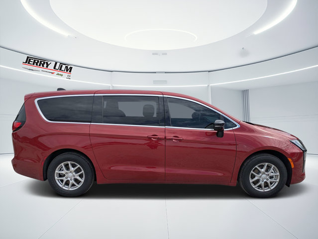New 2027 Chrysler Pacifica Select FWD image 2