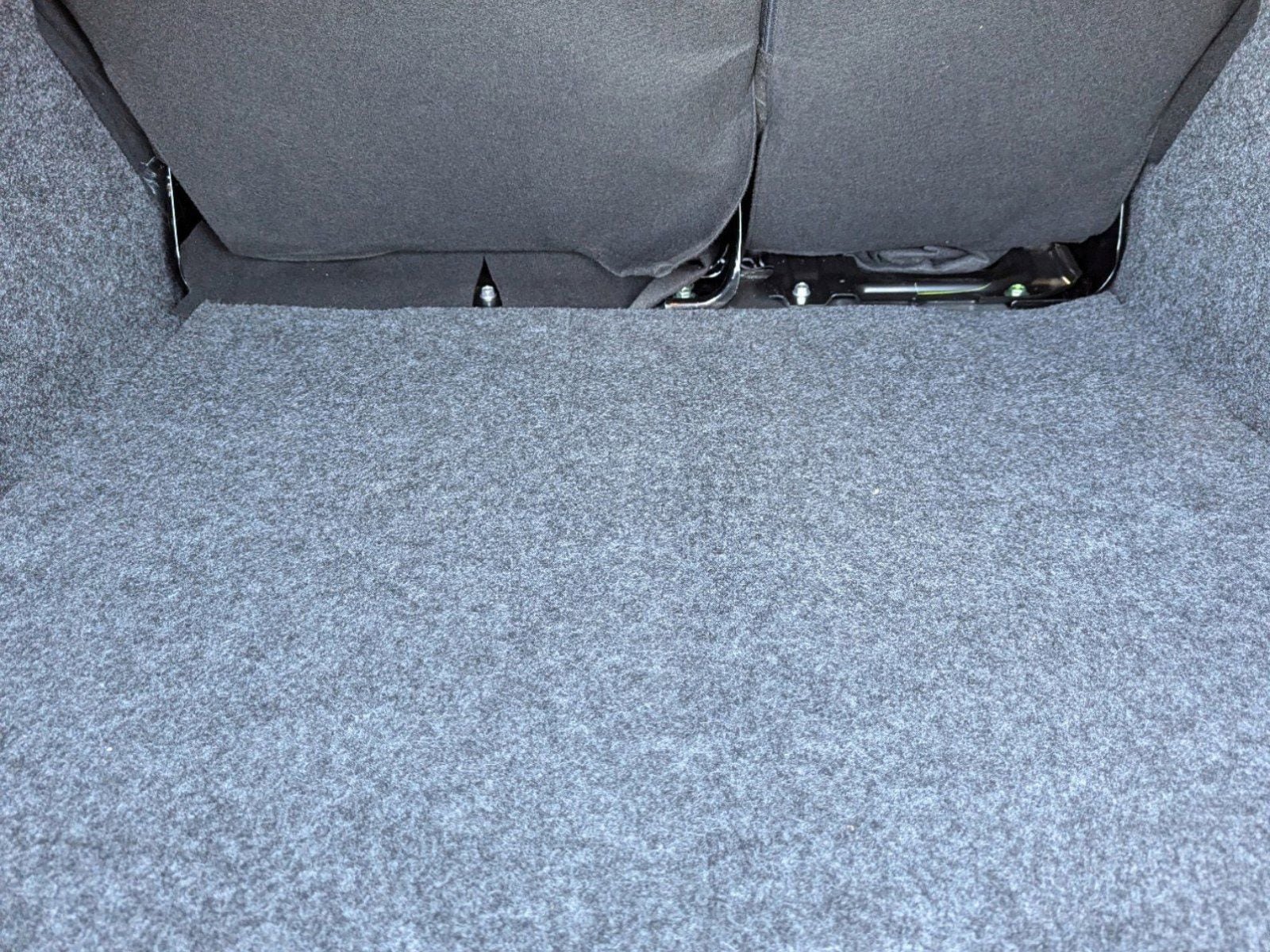 New 2025 Nissan Versa SR w/ Trunk Package FWD image 8