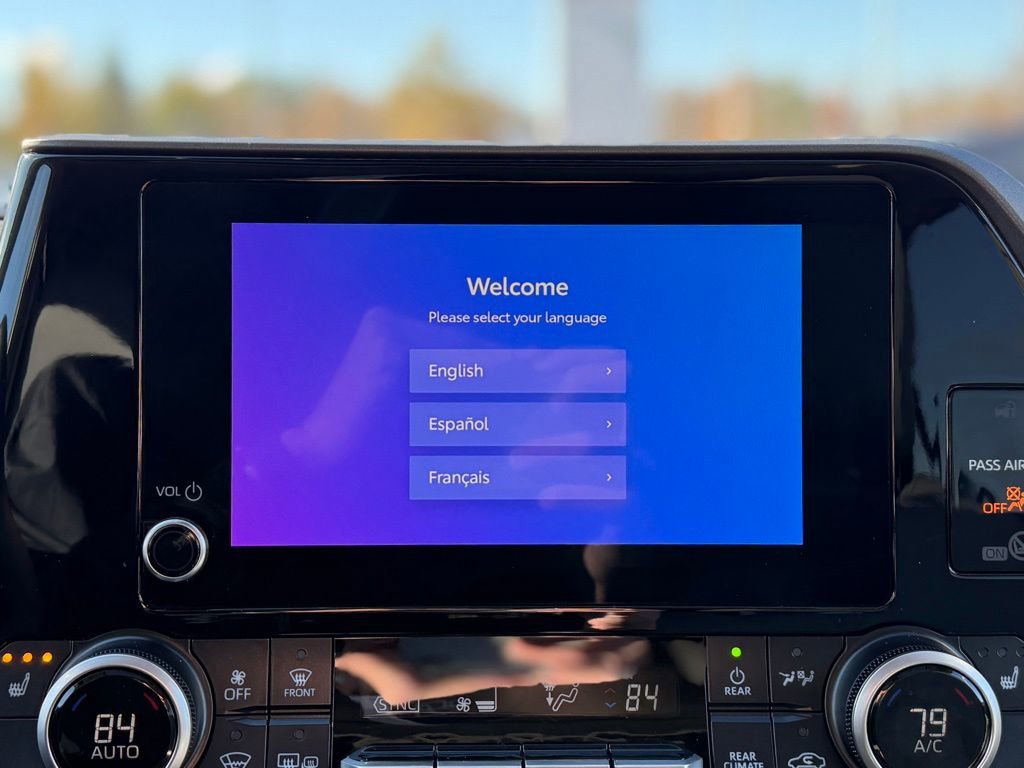 Certified 2025 Toyota Highlander XLE image 18