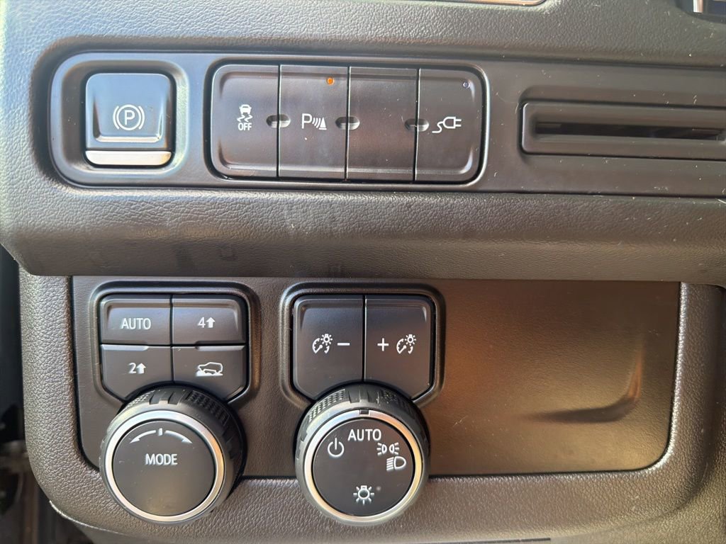 Used 2021 Chevrolet Suburban LT w/ Rear Media and Nav Package image 22