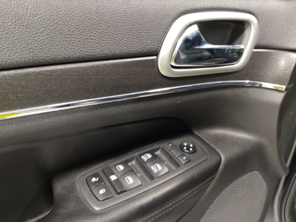 Used 2018 Jeep Grand Cherokee Limited image 27