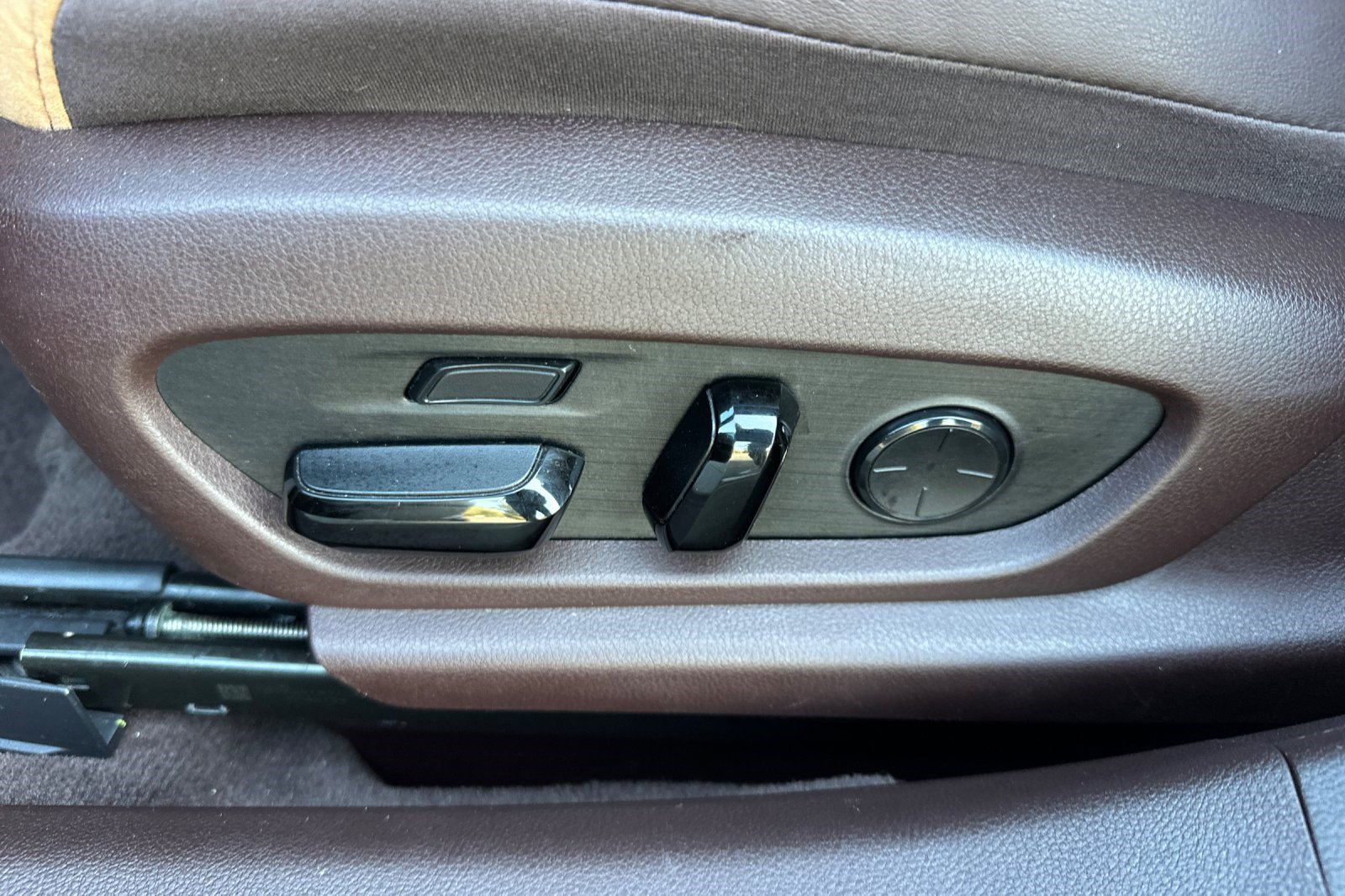 Certified 2021 Lexus ES 300h w/ Accessory Package image 14