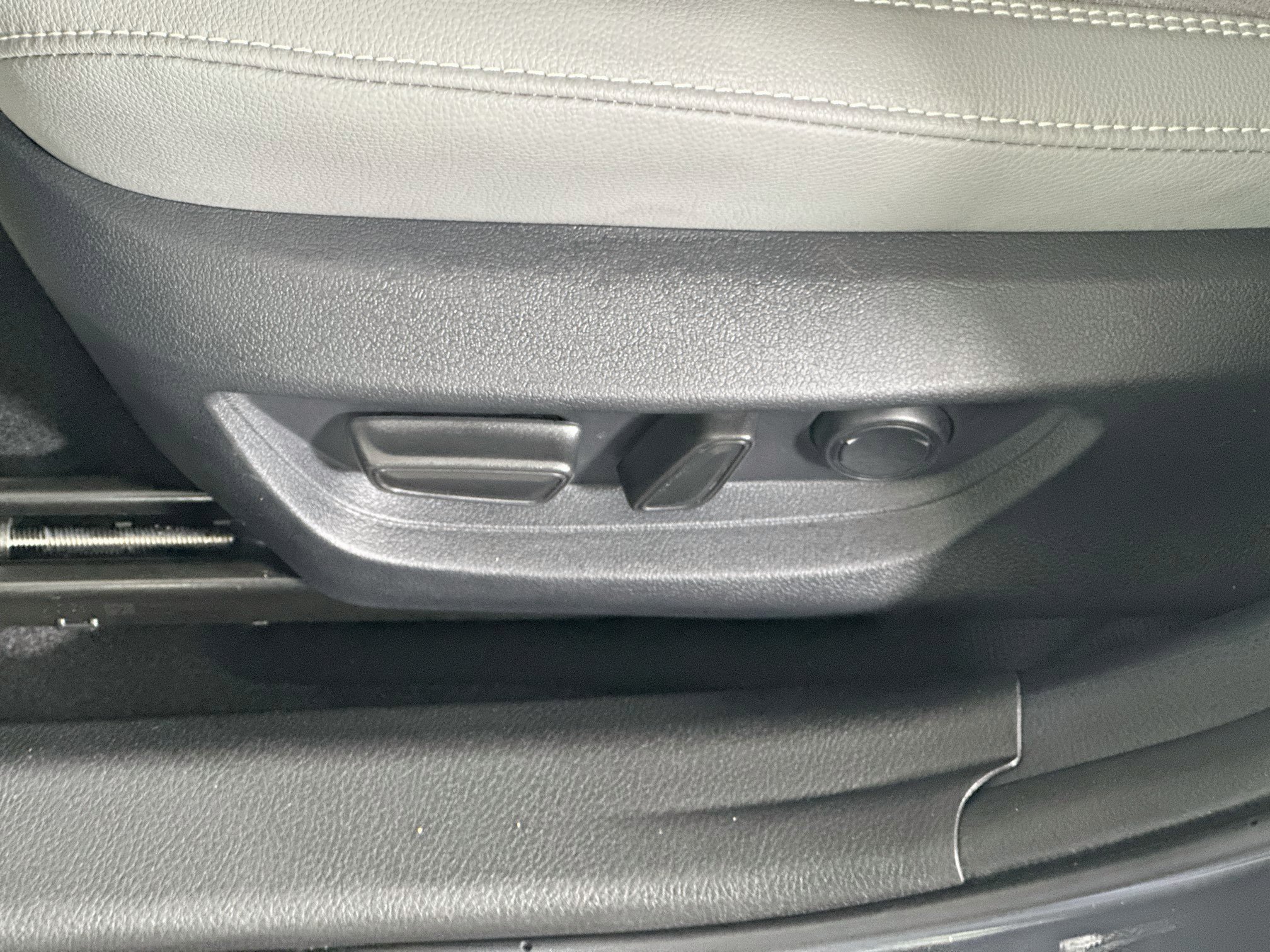 Used 2025 Toyota Camry SE FWD image 13