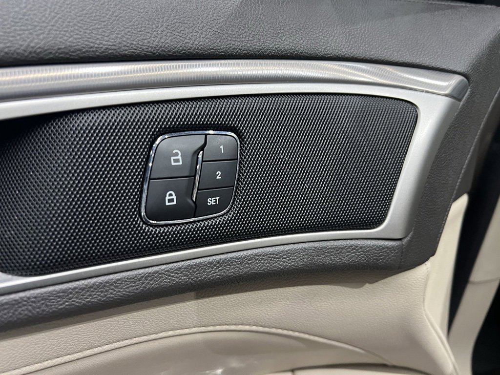 Used 2019 Lincoln MKZ Premiere image 44